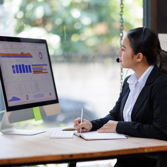 Customer-Service-Pivot